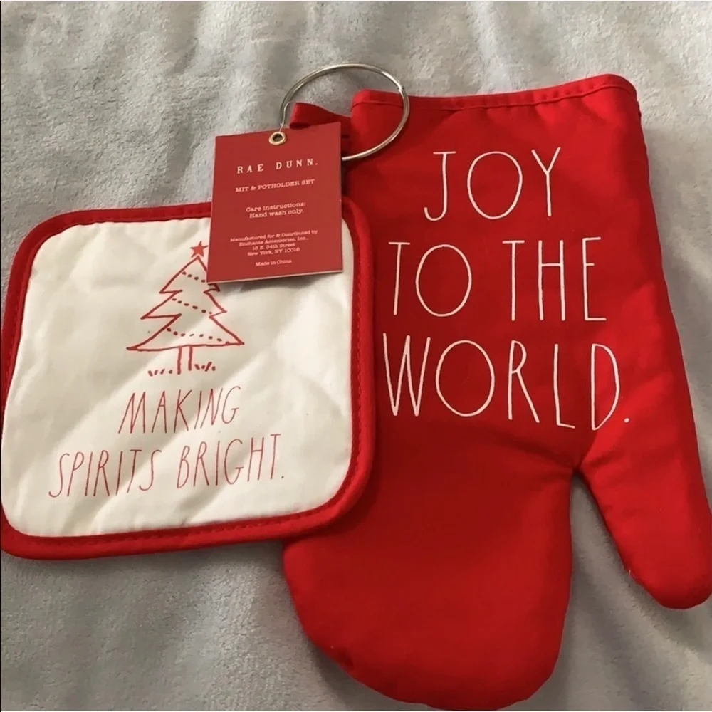 Rae Dunn Holiday 2 Piece Oven Mitt & Pot Holder Set … - Picture 2 of 3